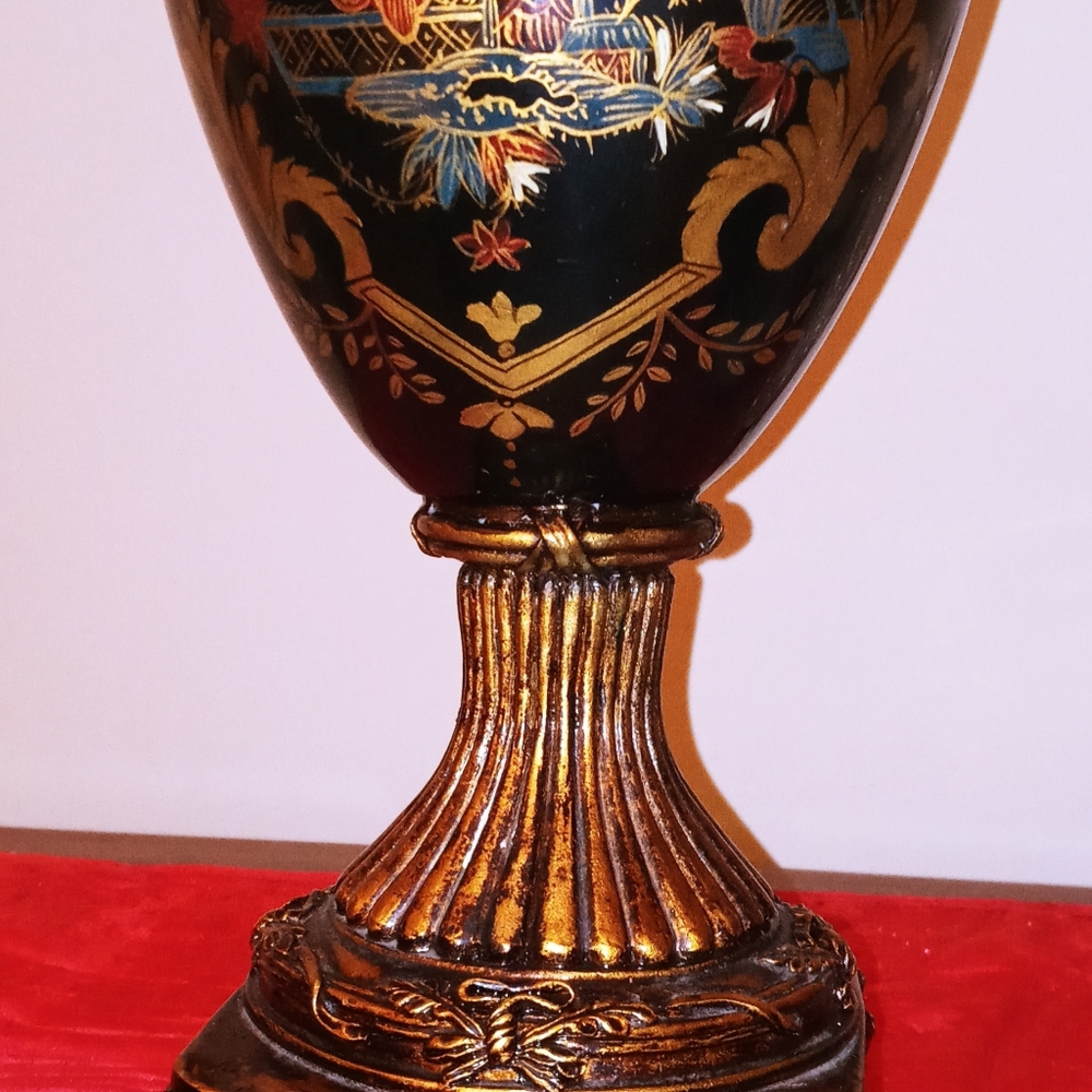 Vase - Picture 2 of 7